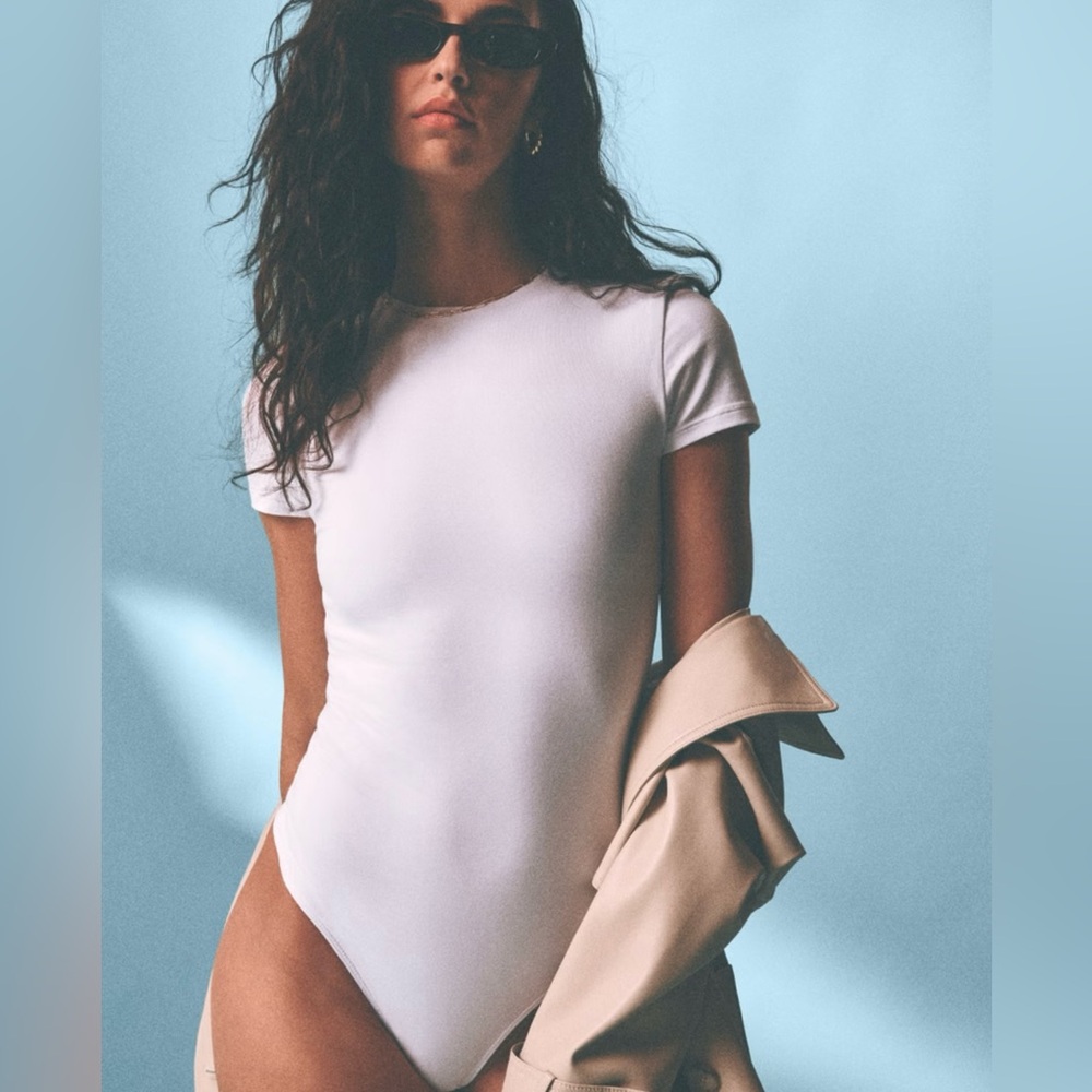 A&F Short-Sleeve Cotton-Blend Seamless Fabric Crew Bodysuit - White - Medium
